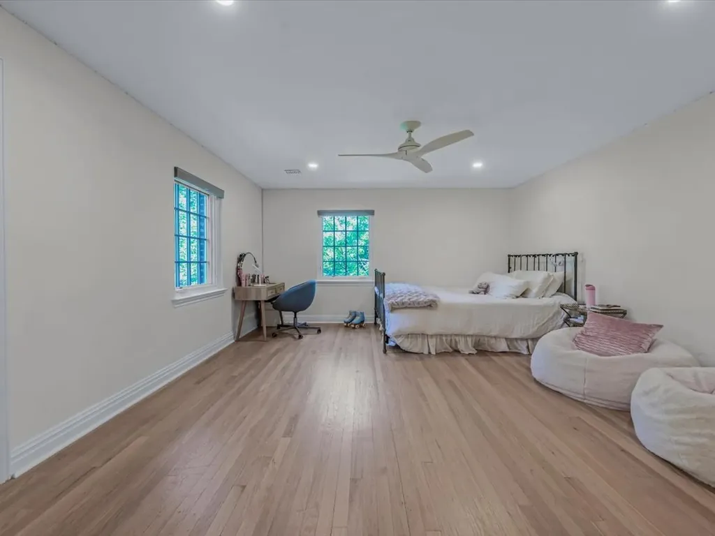 44 Mountain Cut Manhasset NY 11030