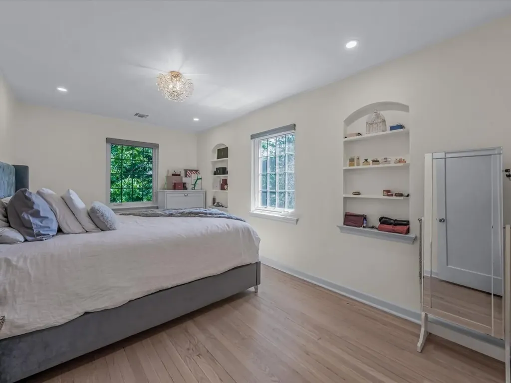 44 Mountain Cut Manhasset NY 11030