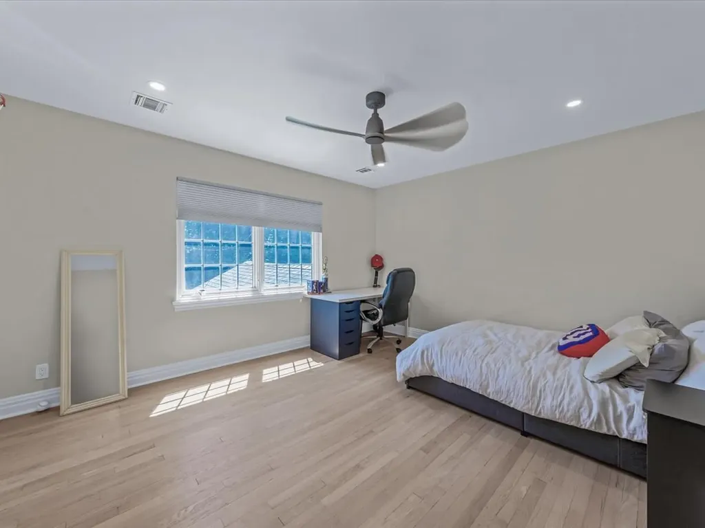 44 Mountain Cut Manhasset NY 11030