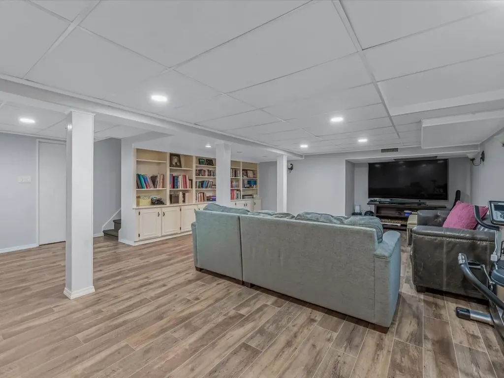 44 Mountain Cut Manhasset NY 11030