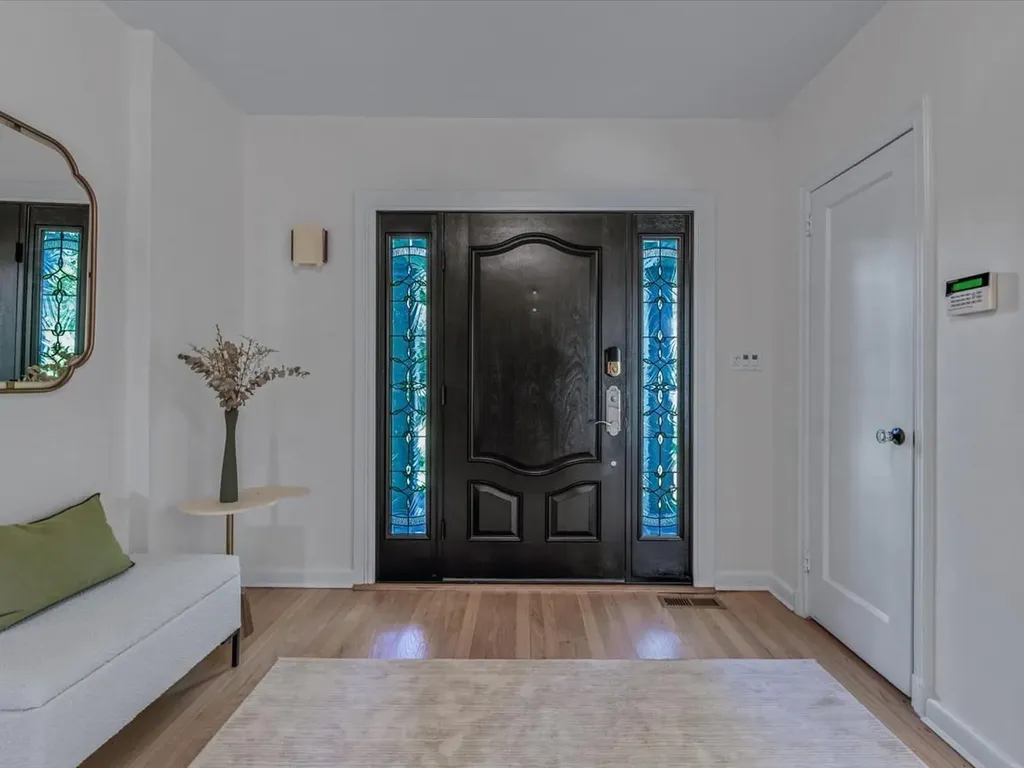 44 Mountain Cut Manhasset NY 11030