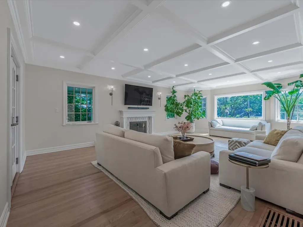 44 Mountain Cut Manhasset NY 11030