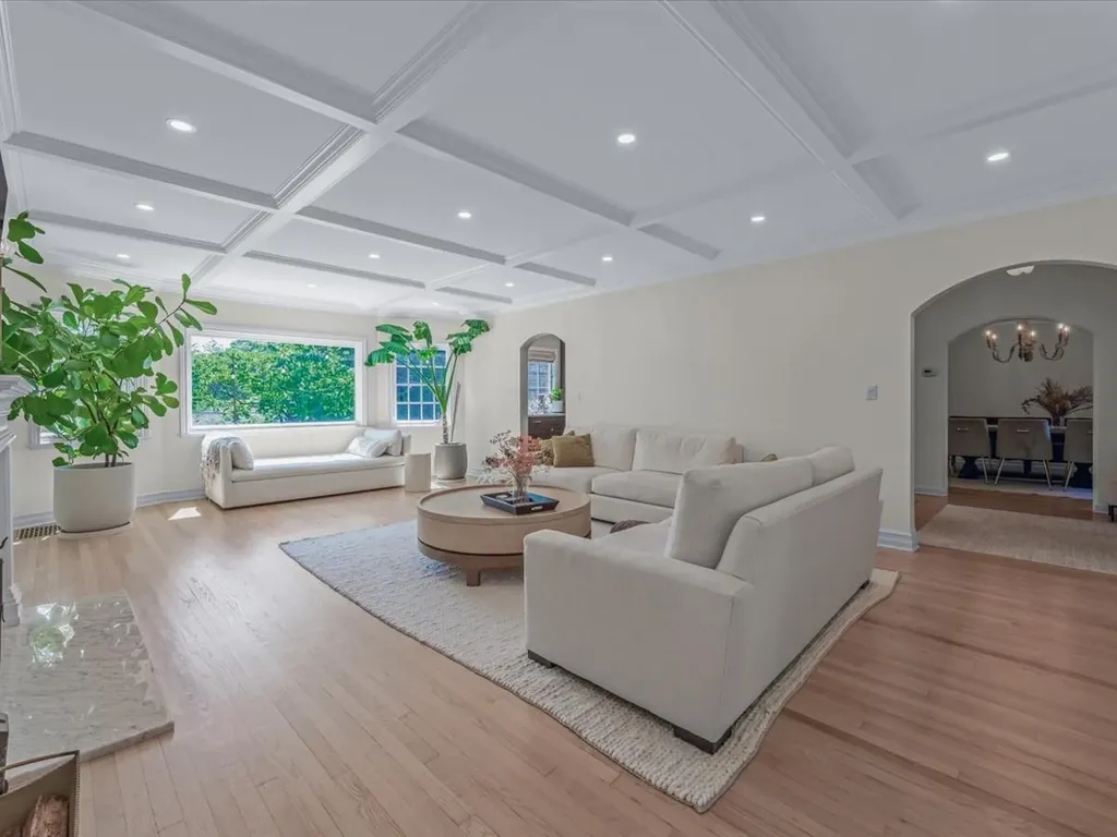 44 Mountain Cut Manhasset NY 11030