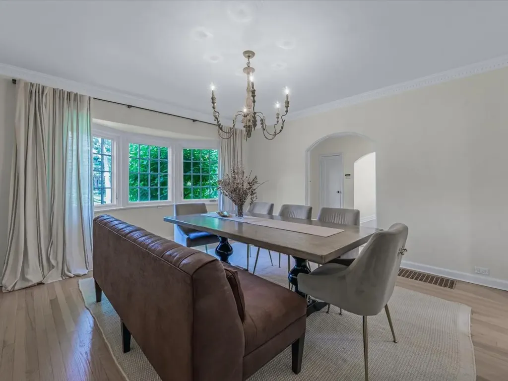 44 Mountain Cut Manhasset NY 11030