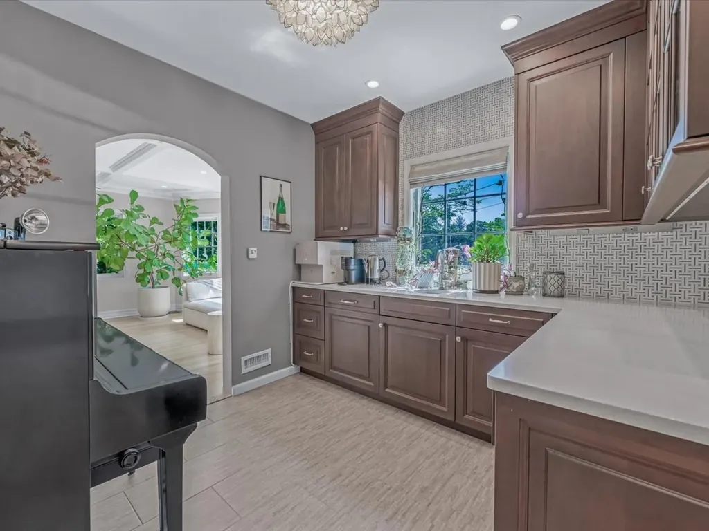 44 Mountain Cut Manhasset NY 11030