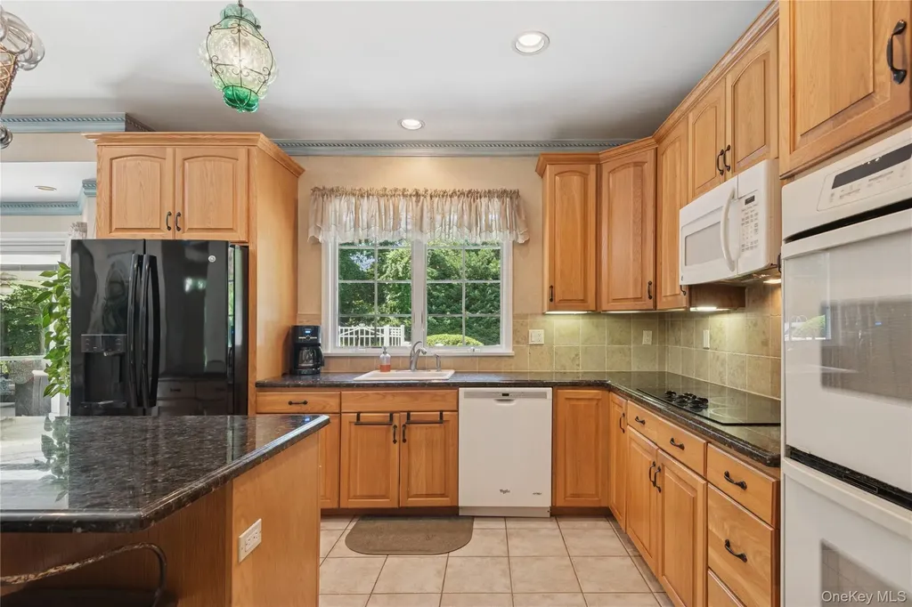 7 Orient Avenue Northport NY 11768