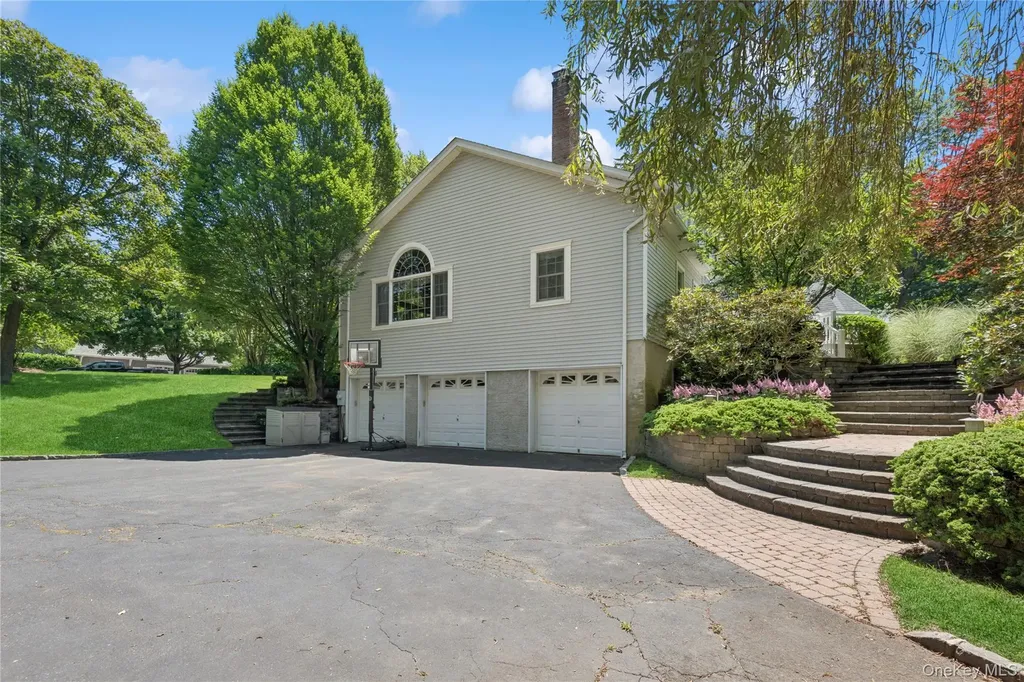 7 Orient Avenue Northport NY 11768