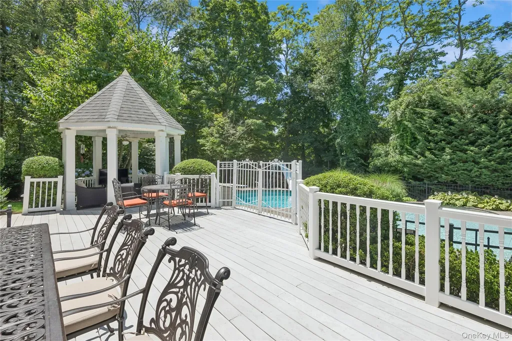 7 Orient Avenue Northport NY 11768