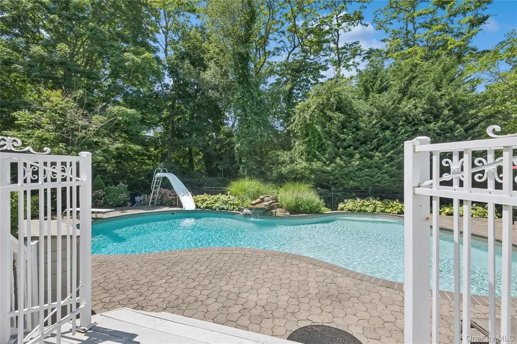 7 Orient Avenue Northport NY 11768