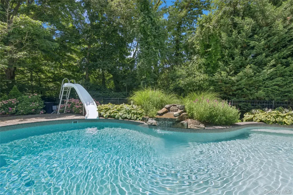 7 Orient Avenue Northport NY 11768