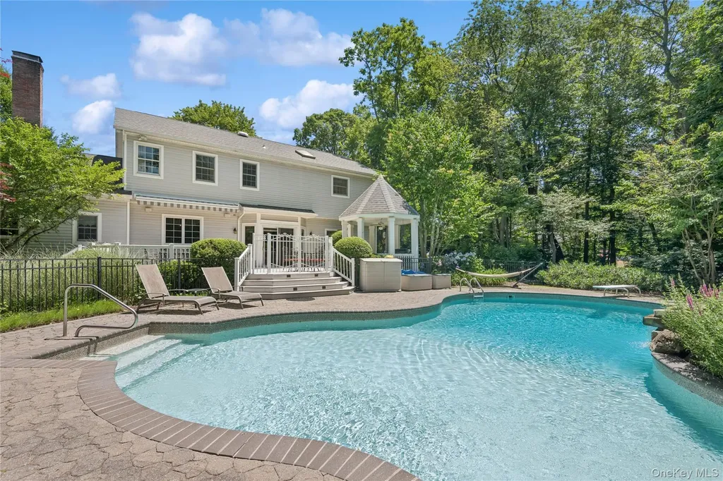 7 Orient Avenue Northport NY 11768