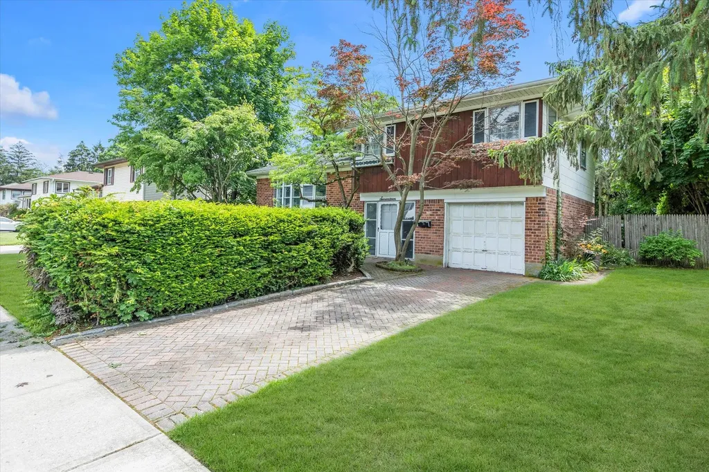 17 Edna Drive Syosset NY 11791