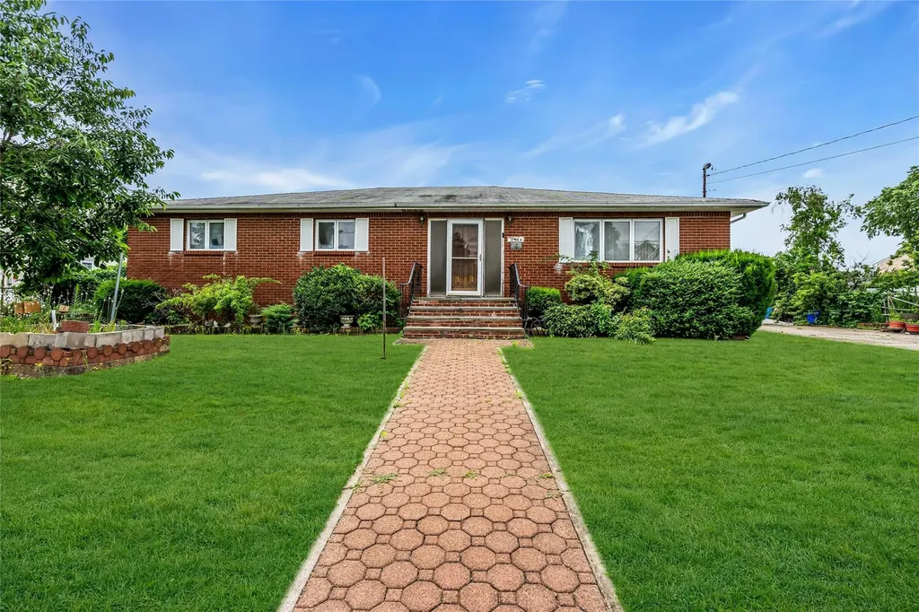 1541 Herzel Boulevard West Babylon NY 11704