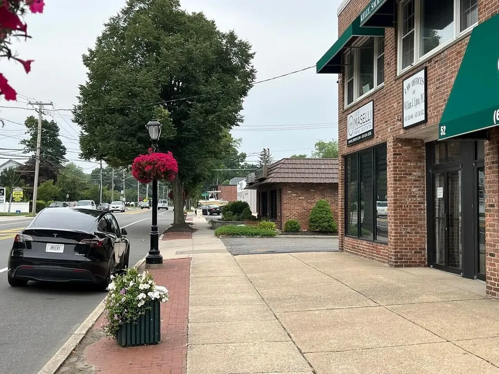 52 Broadway Greenlawn NY 11740
