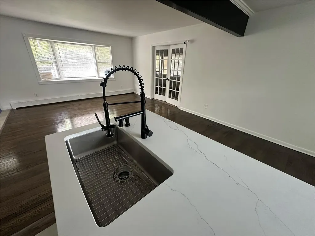 1070 Spur Drive S Islip NY 11706