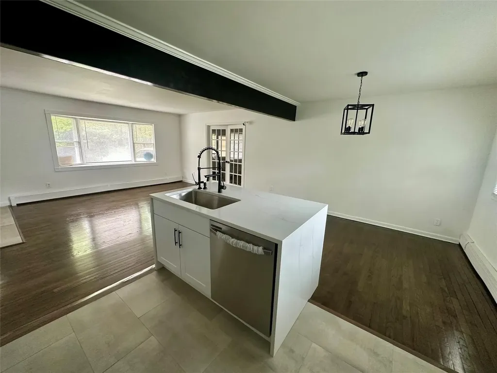 1070 Spur Drive S Islip NY 11706