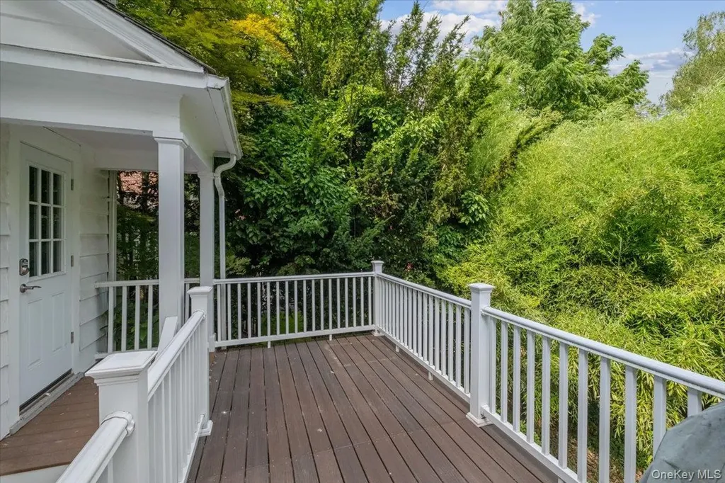 18 Forest Lane Scarsdale NY 10583
