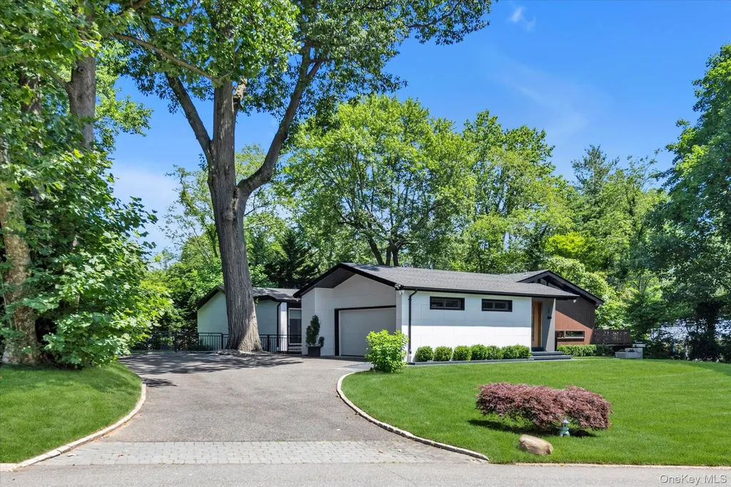 3 Horseshoe Lane Great Neck NY 11020