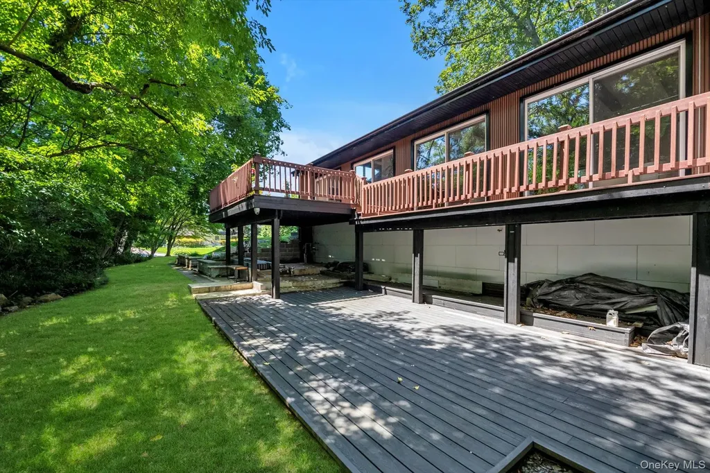 3 Horseshoe Lane Great Neck NY 11020