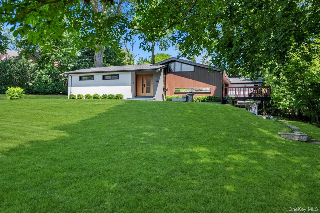 3 Horseshoe Lane Great Neck NY 11020
