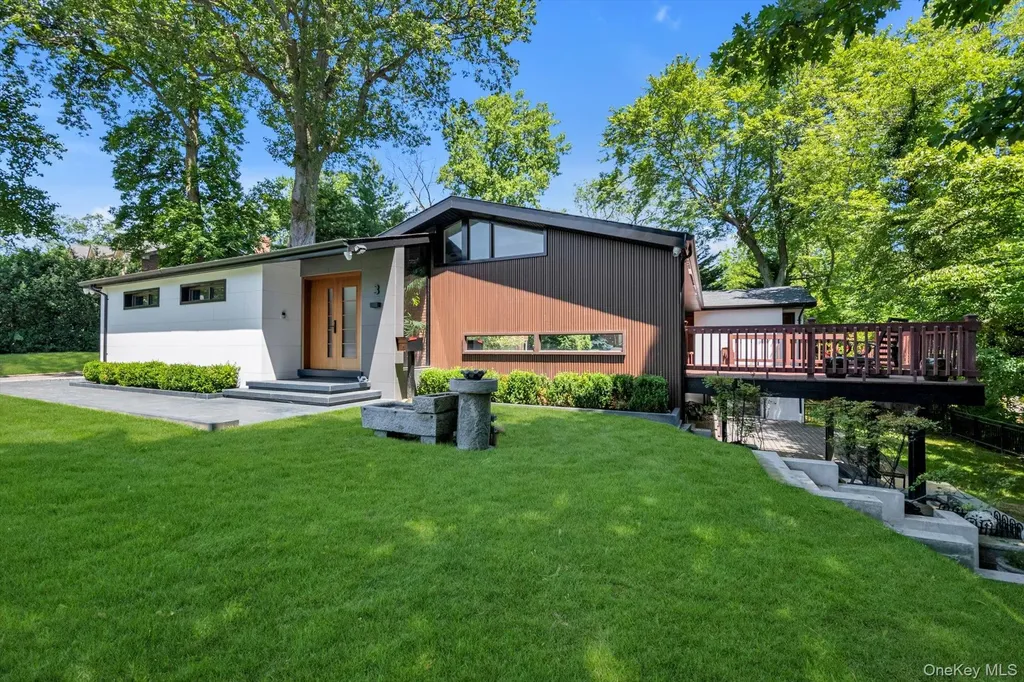 3 Horseshoe Lane Great Neck NY 11020