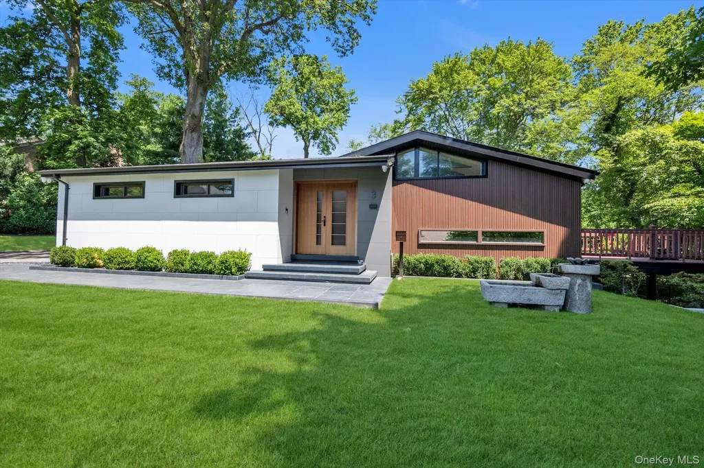 3 Horseshoe Lane Great Neck NY 11020