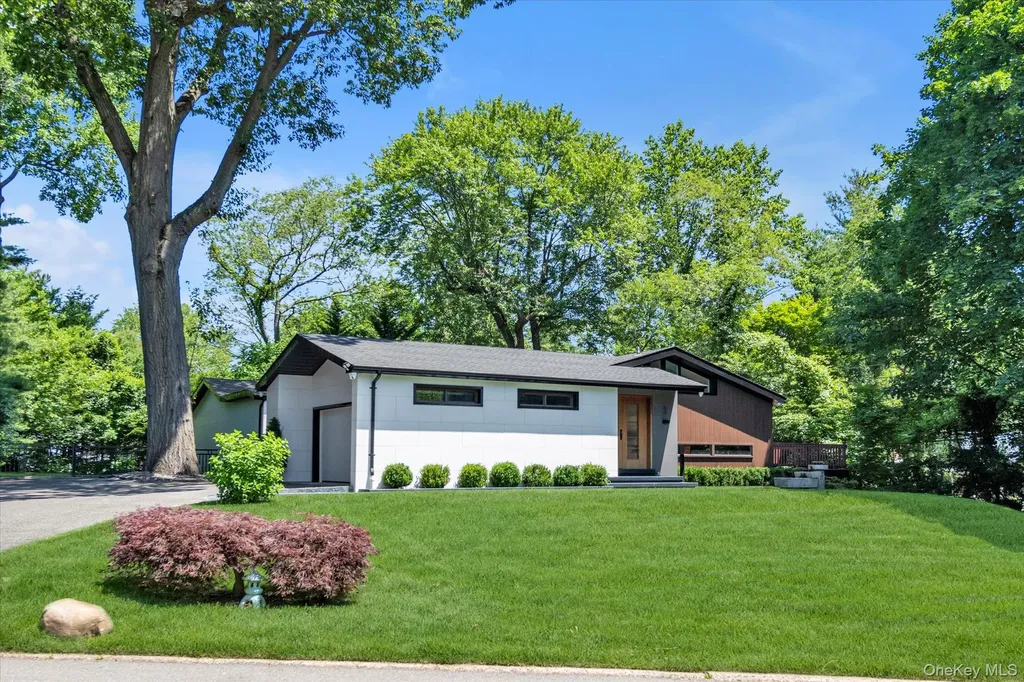 3 Horseshoe Lane Great Neck NY 11020
