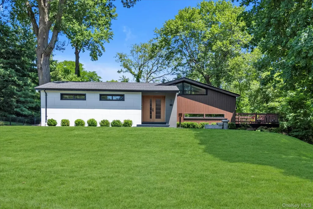 3 Horseshoe Lane Great Neck NY 11020