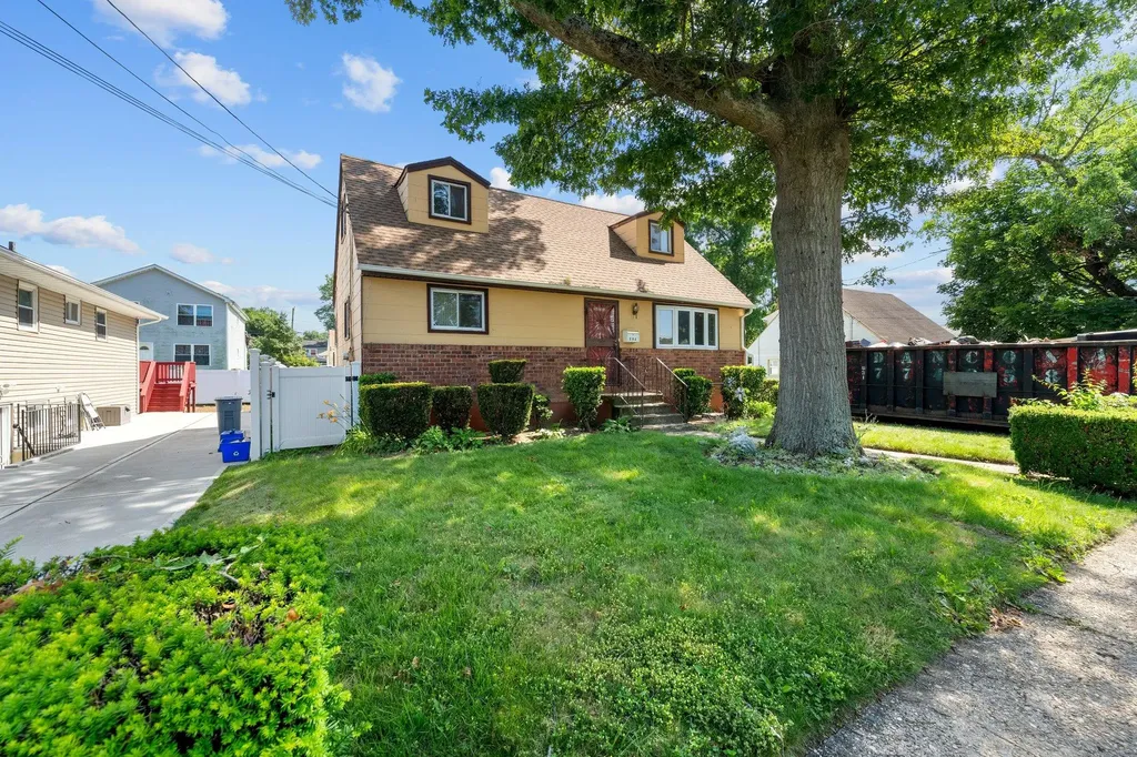 182 Frederick Avenue Roosevelt NY 11575