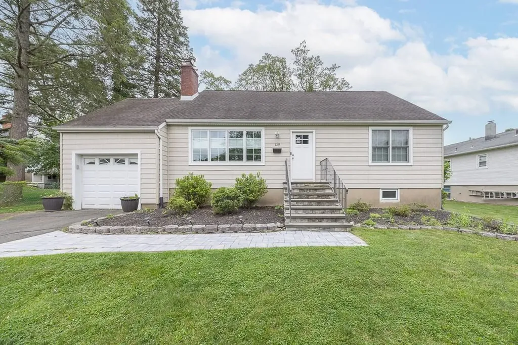 129 Lt Cox Drive Pearl River NY 10965
