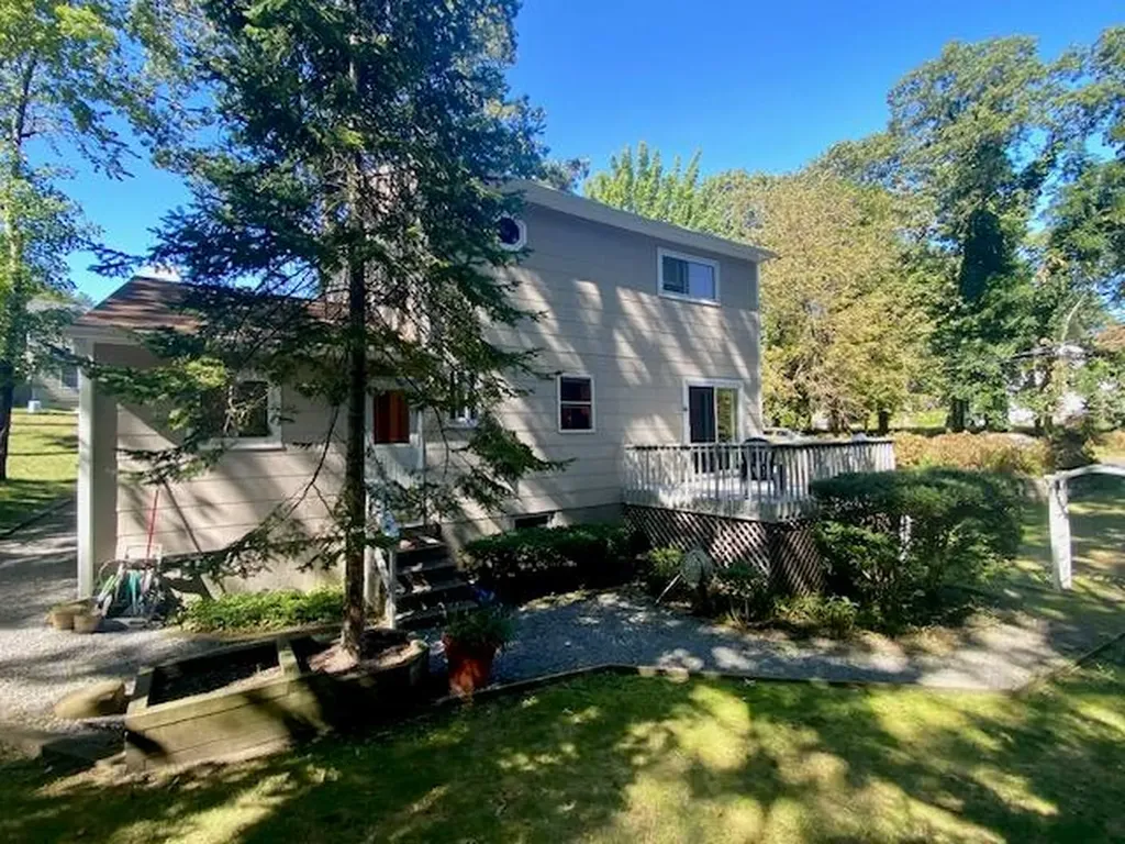 37 Hewlett Drive Sound Beach NY 11789