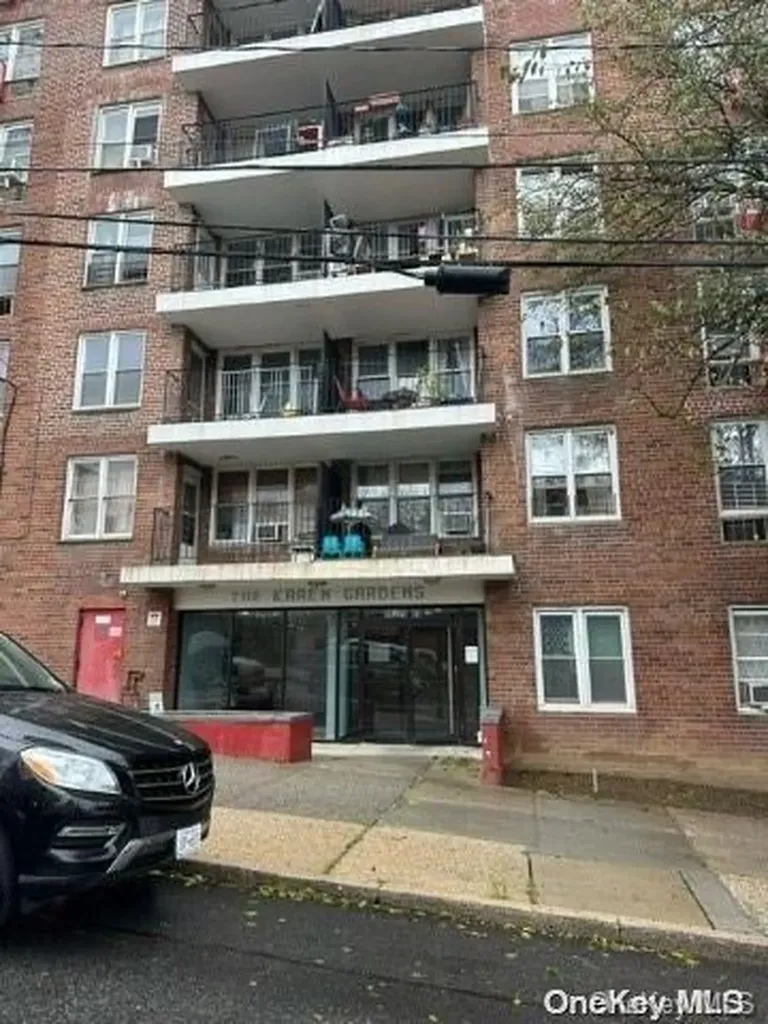 86-05 60 Road Elmhurst NY 11373