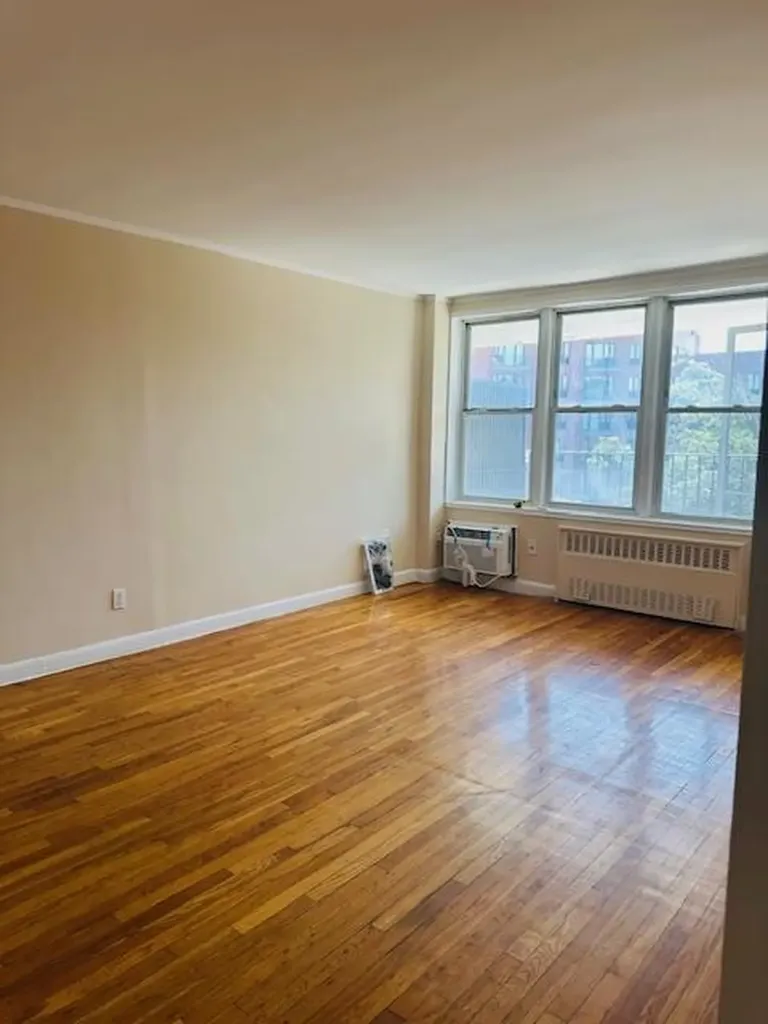 86-05 60 Road Elmhurst NY 11373