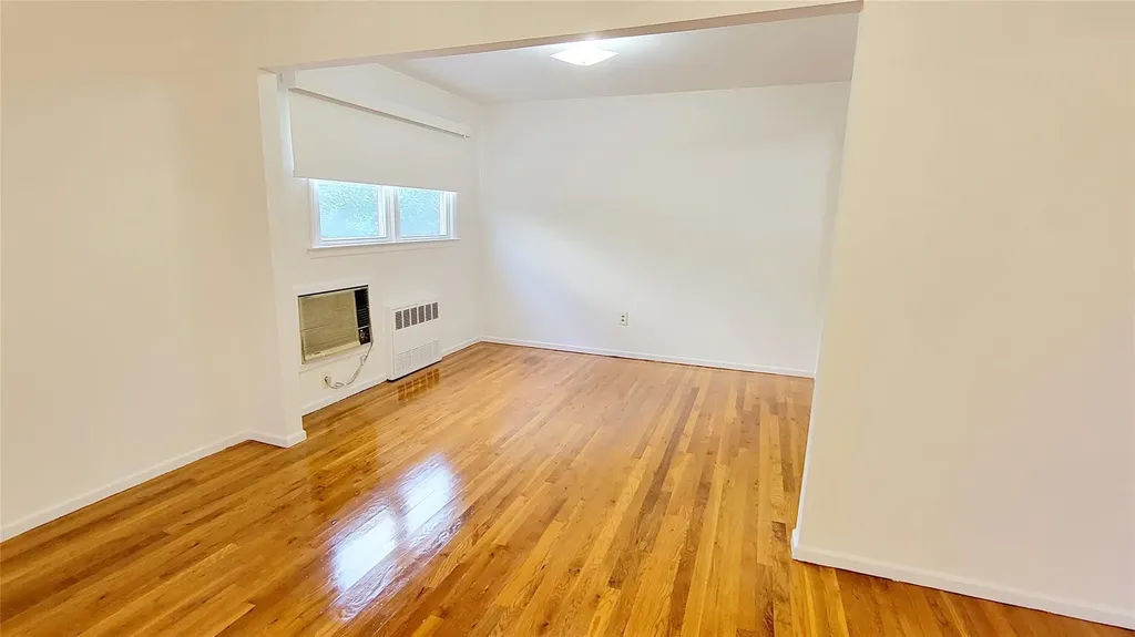 250 Maple Place Mineola NY 11501