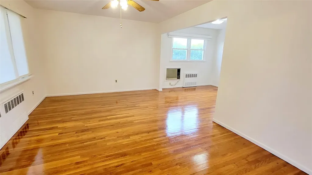 250 Maple Place Mineola NY 11501