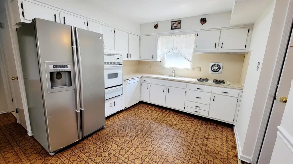 250 Maple Place Mineola NY 11501