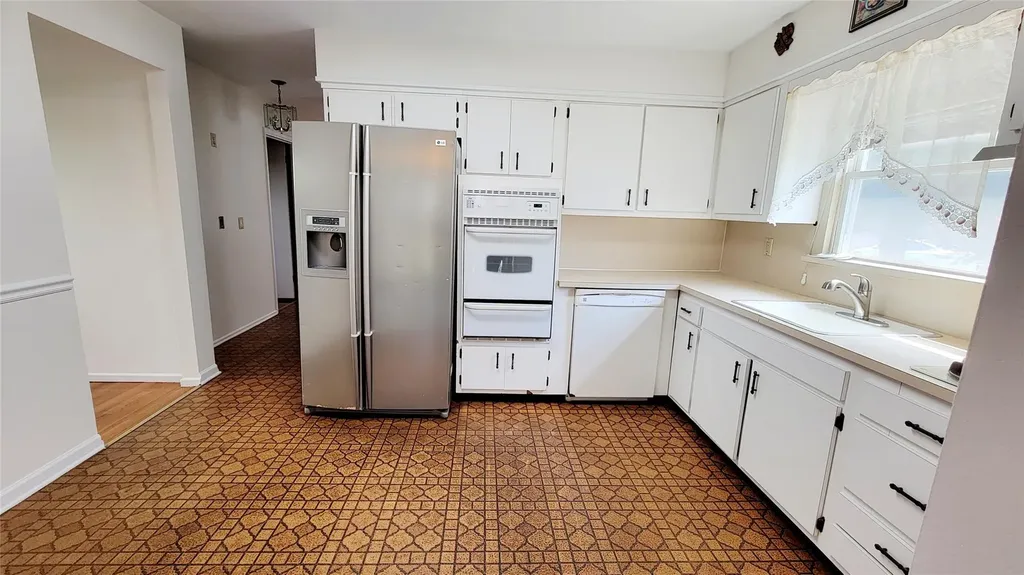 250 Maple Place Mineola NY 11501