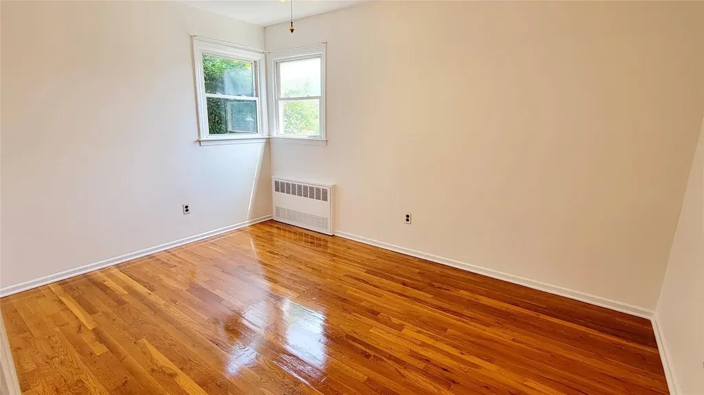 250 Maple Place Mineola NY 11501