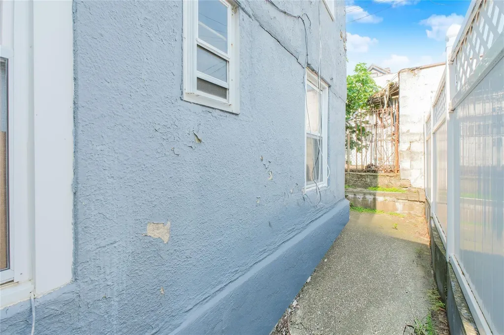 2123 W 9th Street Brooklyn NY 11223