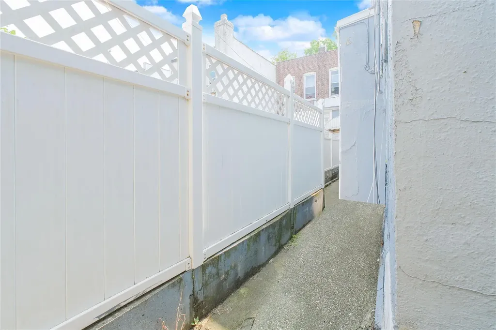 2123 W 9th Street Brooklyn NY 11223