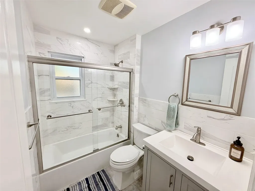 467 Scranton Avenue Lynbrook NY 11563