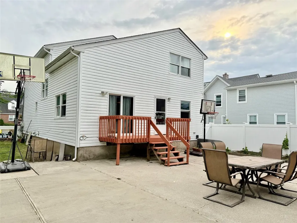 467 Scranton Avenue Lynbrook NY 11563