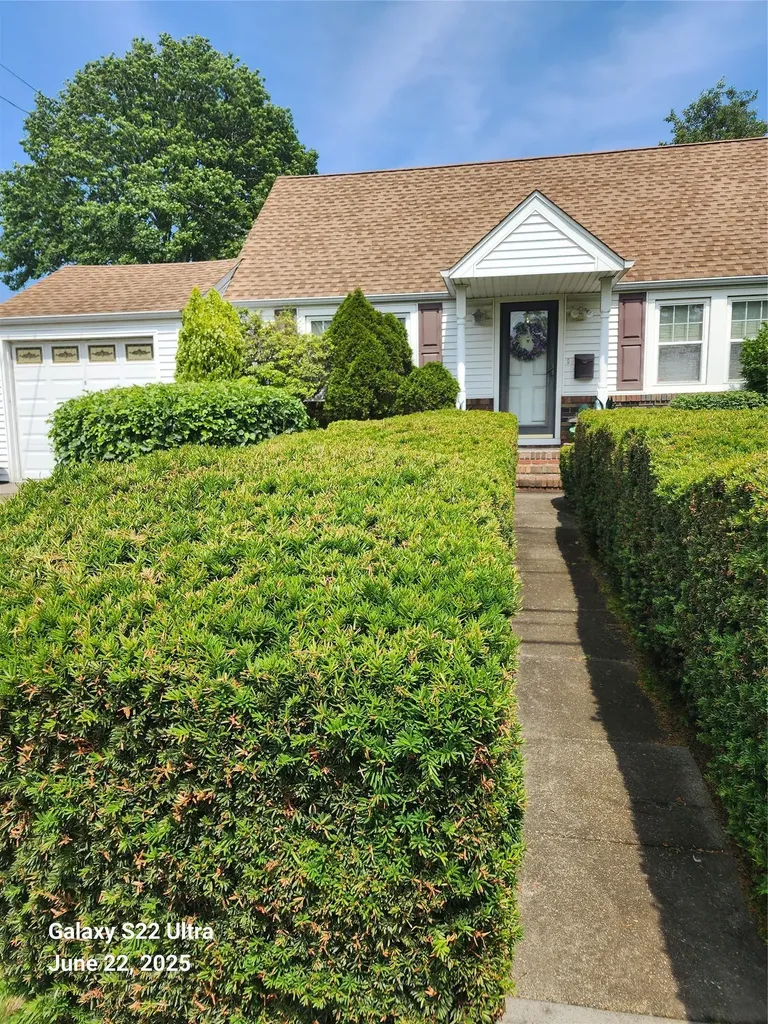 99 E 6th Street Deer Park NY 11729