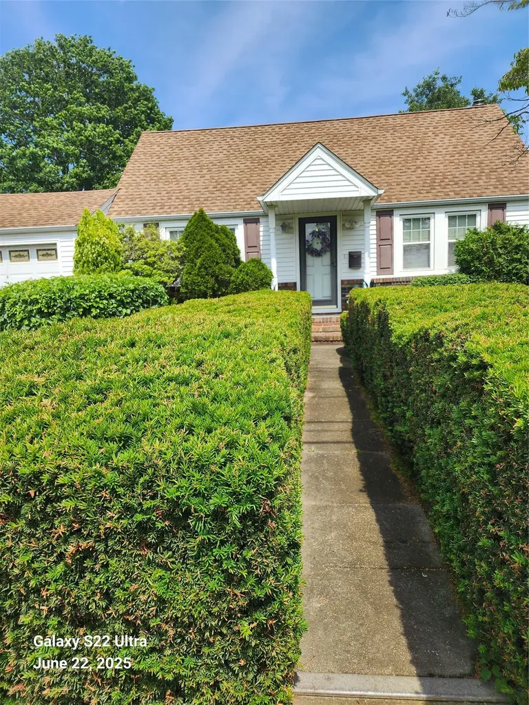 99 E 6th Street Deer Park NY 11729