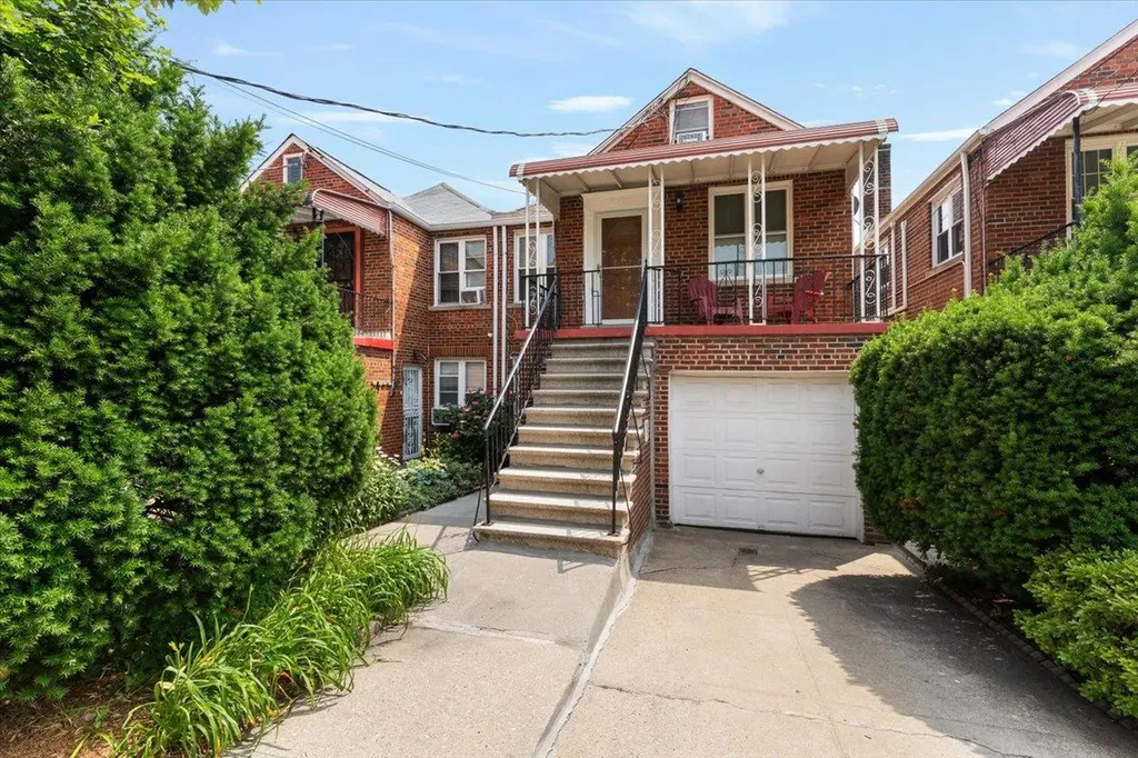 1528 Rhinelander Avenue Bronx NY 10461