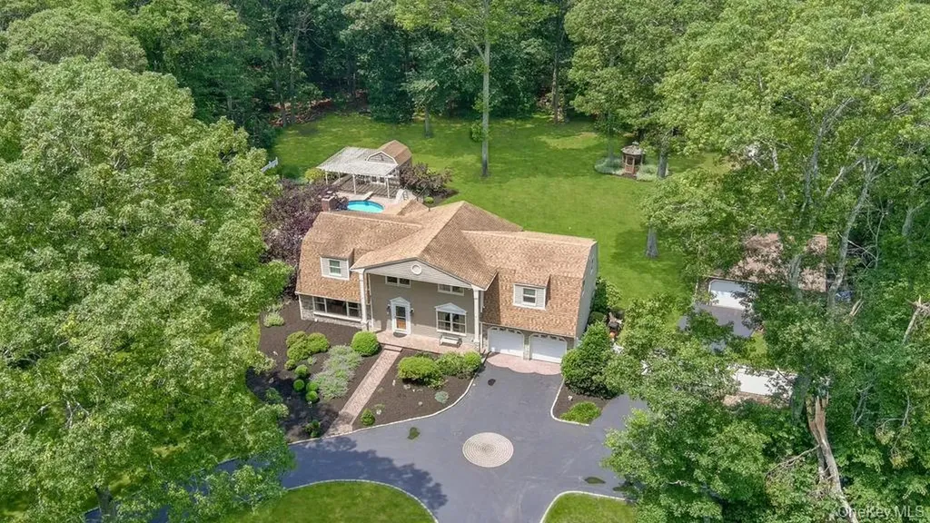 15 Stillwood Road Brookhaven NY 11719