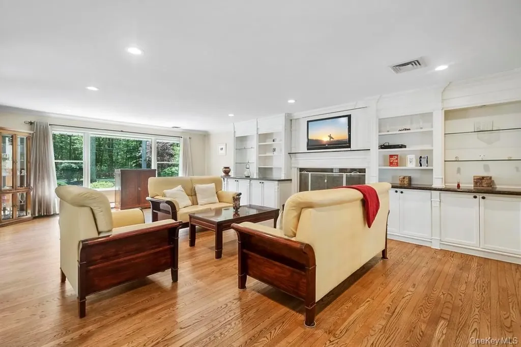 15 Stillwood Road Brookhaven NY 11719