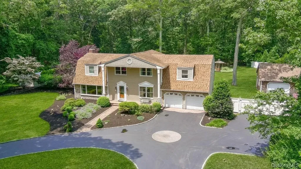 15 Stillwood Road Brookhaven NY 11719