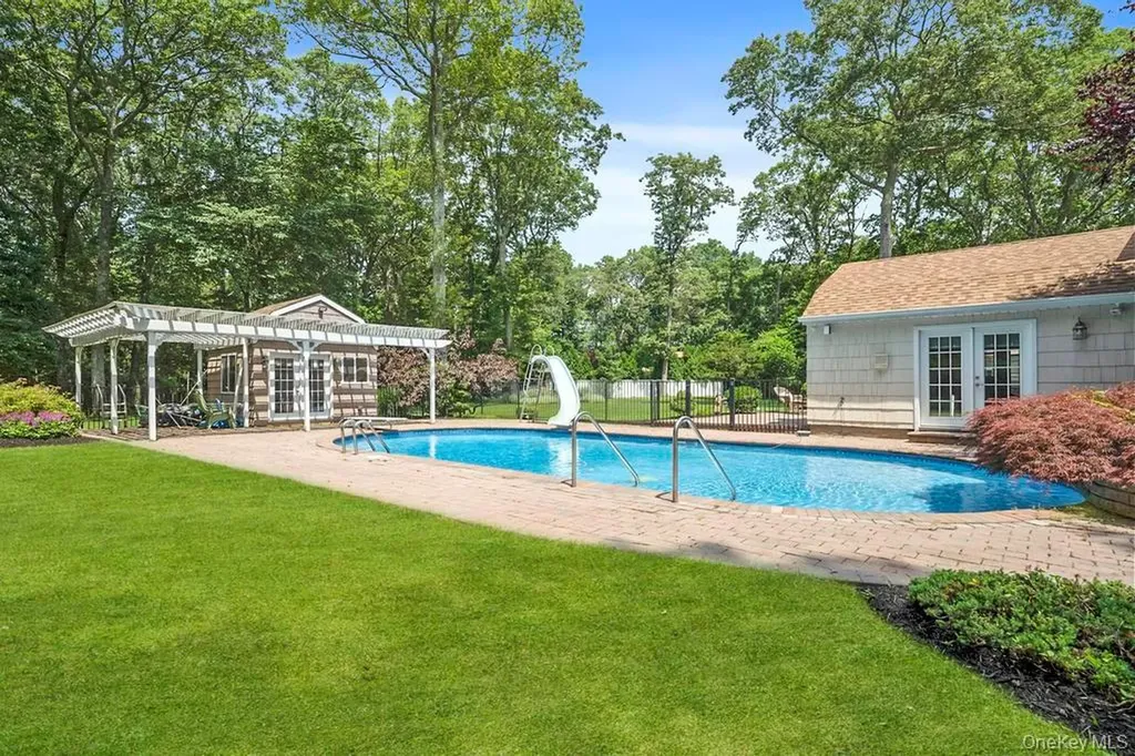 15 Stillwood Road Brookhaven NY 11719