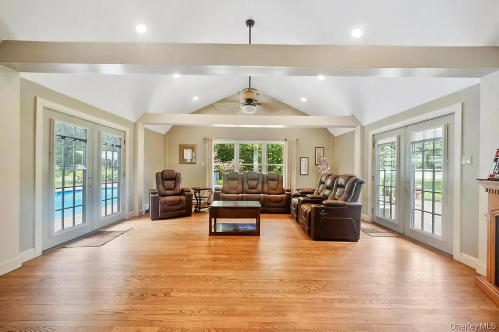 15 Stillwood Road Brookhaven NY 11719